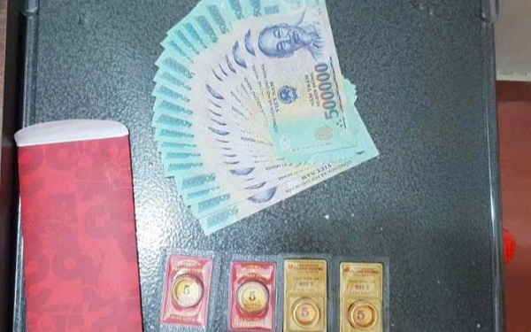 Công an Bắc Ninh triệu tập người phụ nữ SN 2000 đem bán 12 chỉ vàng rồi mua lại 2 cây đem về cất két