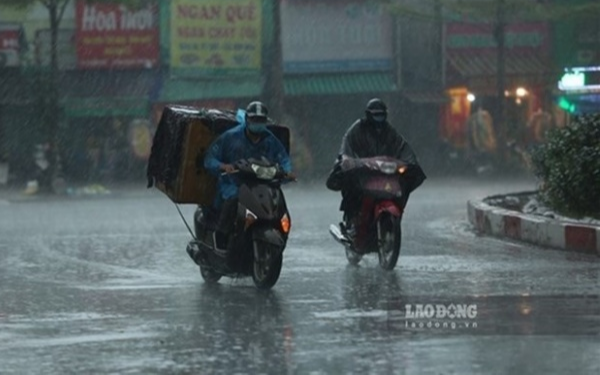 Hà Nội sắp đón mưa dông trong 3 giờ tới, cảnh báo nhiều khu vực ảnh hưởng trực tiếp