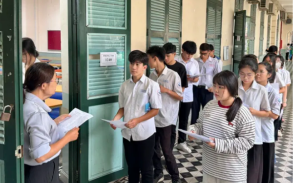 Đề mở môn Văn sáng nay: Sĩ tử làm bài ĐÚNG theo 3 hướng này mới là "cao thủ"