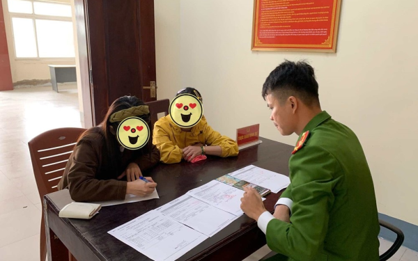 2 lần nhận hơn 1,8 tỷ qua tài khoản ngân hàng, chị T. ngay sau đó phải lên công an làm việc