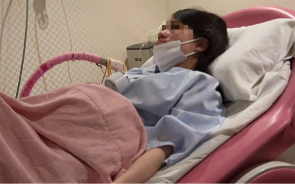 Nữ sinh 17 tuổi ruột "lỗ chỗ" như tổ ong, hàng trăm polyp chen chúc nhau khiến bác sĩ cũng phải hoảng hốt
