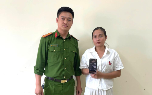 Phát hiện giao dịch chuyển khoản 50 triệu đồng từ Vietcombank sang MB Bank của người phụ nữ SN 1991, công an lập tức vào cuộc điều tra