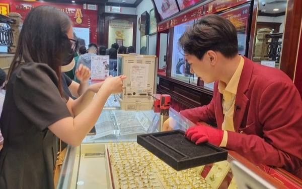 Giá vàng nhào lộn liên tục, người mua vẫn lỗ
