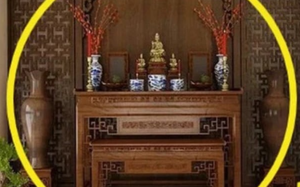 Lời khuyên phong thủy: 3 thứ không nên đặt dưới chân bàn thờ, cứ để bảo sao gia đình lục đục, không ốm đau cũng hao tài