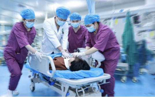 Đau họng đi khám, cô gái 26 tuổi đột ngột tử vong sau 10 phút đến bệnh viện