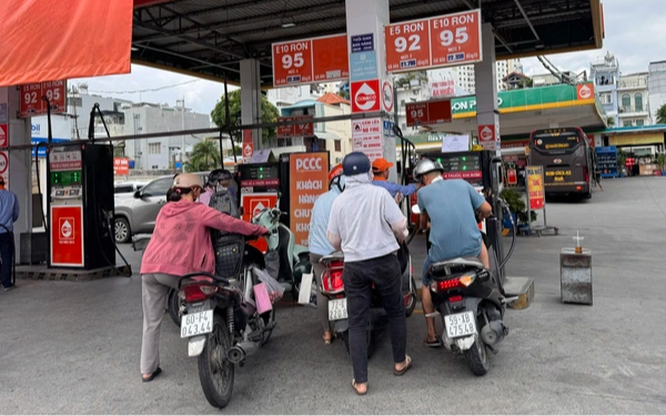 Xăng E5 bỗng dưng 'đắt hàng' sau khi xăng E10 bán đại trà, nhiều chủ xe cũ săn lùng: Bộ Công Thương nói gì?