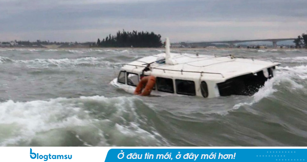 Áo phao trên thuyền: Mặc sai coi chừng gây hại!