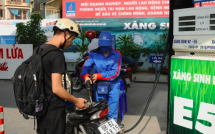 Chủ xe cũ đổ xô đi mua xăng E5, Bộ Công Thương lên tiếng khẩn