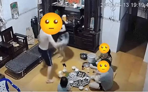 Đoạn video bữa cơm gia đình đang khiến cả cõi mạng phẫn nộ: Tranh cãi nhất là thái độ của mẹ chồng!
