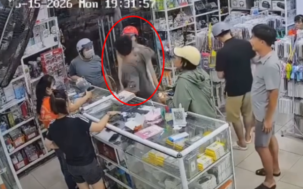 Danh tính nam thanh niên xô ngã cháu bé rồi ra tay với người mẹ, công an chính thức vào cuộc