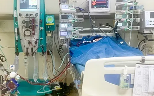 Cậu bé 10 tuổi suýt tử vong vì uống nước kiểu "lạ đời", bác sĩ nói thẳng điều nguy hiểm ít ai ngờ