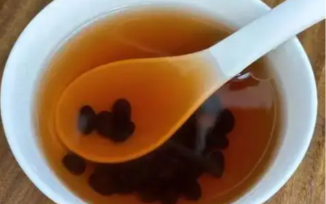 Người phụ nữ 40 tuổi uống nước đậu đen mỗi ngày để “thải độc”: 2 năm sau đi khám, bác sĩ nói một câu "lạnh sống lưng"