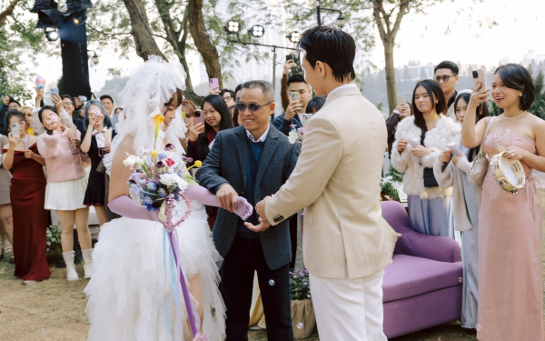 Nam ca sĩ Việt được triệu người yêu thích 2 lần tổ chức đám cưới mà chẳng ai hay