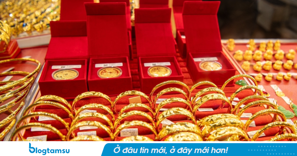 Giá vàng hôm nay: Biến động mạnh, chênh lệch 2 chiều khoảng 2,5 triệu đồng/lượng