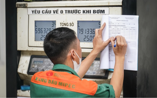 Chính thức: Giá xăng dầu chiều nay, E10 rẻ như bèo
