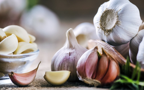 Người phụ nữ ăn tỏi sống mỗi ngày để "ngừa ung thư", sau 6 tháng nhận tin bất ngờ