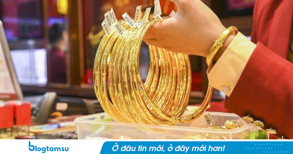 Giá vàng hôm nay: Vàng nhẫn, vàng miếng cắm đầu giảm mạnh