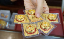 Giá vàng hôm nay 19/6 mất tới 3 triệu đồng mỗi lượng, giá bạc giảm sâu trên diện rộng