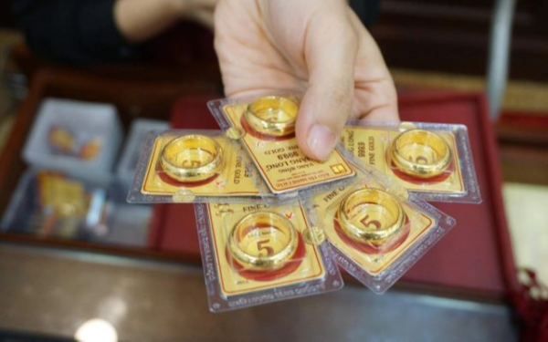 Giá vàng hôm nay 19/6 mất tới 3 triệu đồng mỗi lượng, giá bạc giảm sâu trên diện rộng