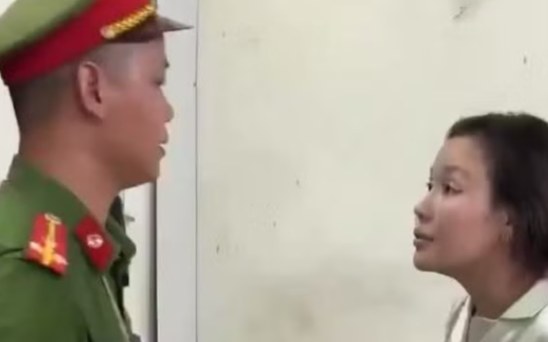 Người phụ nữ xucpham, cắn công an khai gì tại cơ quan điều tra?