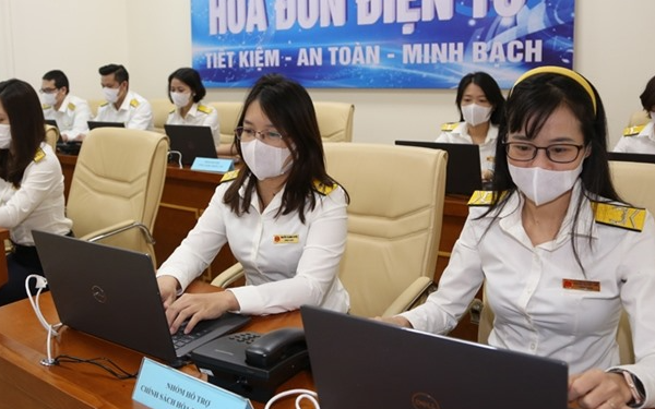 Cơ quan Thuế yêu cầu Vietcombank, Vietinbank, VPBank... trích tiền từ tài khoản ngân hàng của loạt người nộp thuế có tên trong danh sách sau