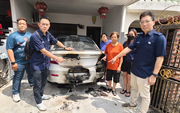 Phóng hỏa nhà và ô tô của con nợ xong, kẻ cho vay nặng lãi phát hiện ra đã nhầm sang nhà hàng xóm