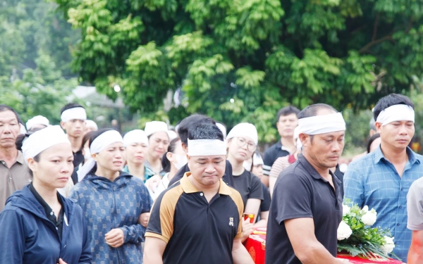 Chi tiết đau lòng trong tang lễ của 3 mẹ con nạn nhân bị sathai ở Bắc Ninh, con trai đưa về nhà chồng cũ an táng