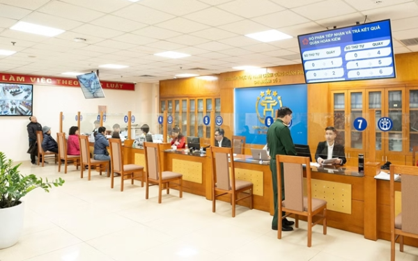Cái kết cho vụ yêu cầu cụ bà gần 100 tuổi lên phường làm thủ tục hành chính ở Hà Nội