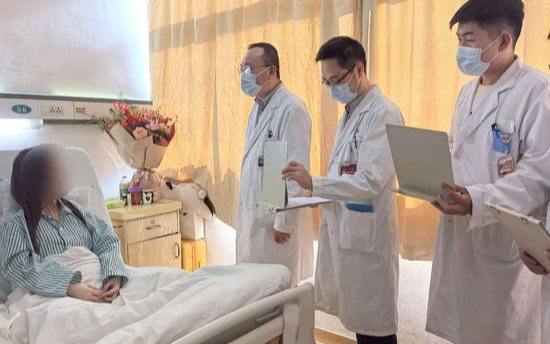 Người phụ nữ rơi vào nguy kịch chỉ sau vài phút ăn sầu riêng chung với 1 loại đồ uống quen thuộc, bác sĩ chỉ rõ sai lầm chí mạng