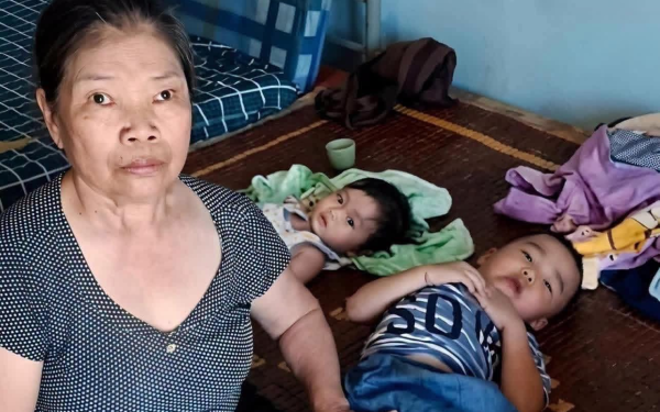 Vụ bé trai 4 tuổi bị ông bà nội bạo hành: Người mẹ quay clip không can ngăn có bị xử lý không?
