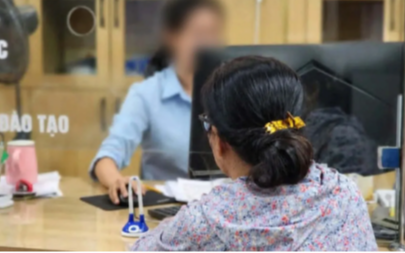 Nữ cán bộ yêu cầu con của cụ bà 97 tuổi lên trung tâm làm ủy quyền là đúng hay sai? Cán bộ, lãnh đạo đơn vị chia sẻ