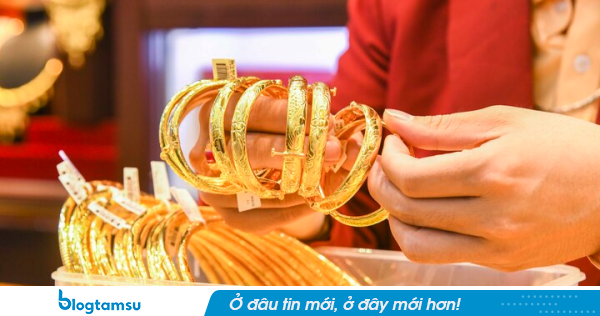 Giá vàng hôm nay: Vàng SJC giảm kỷ lục, vàng thế giới 