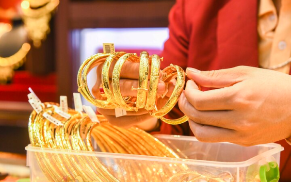 Giá vàng hôm nay: Vàng SJC giảm kỷ lục, vàng thế giới "thủng đáy", tụt dưới ngưỡng lịch sử