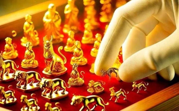 Giá vàng lao dốc mạnh, chuyên gia đồng loạt đưa ra dự báo mới