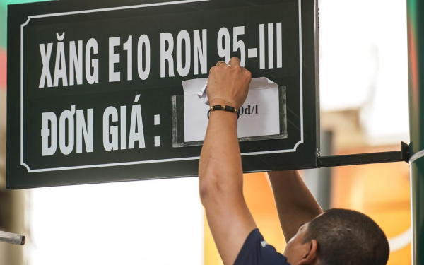 NÓNG: Điều chỉnh giá xăng từ chiều nay, giảm cực mạnh