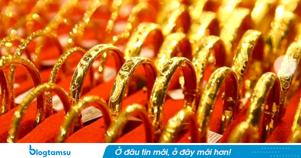 Giá vàng miếng SJC và vàng nhẫn vọt lên mức cao nhất trong tuần