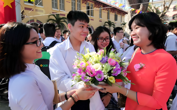 Lương giáo viên tăng lên 5,31 - 17,15 triệu đồng/tháng, phụ cấp cao nhất tới 80% từ 1/7