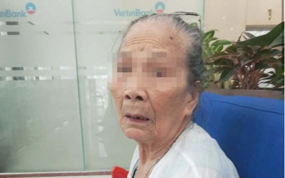 Cụ bà 97 tuổi phải đi lại 3 lần, ngồi từ 8h sáng đến 15h chiều mới nhận được tiền chế độ: UBND phường nói gì?