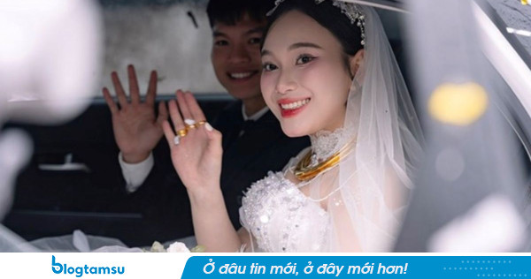 Hồ Văn Cường công khai ảnh bên vợ, đẹp đôi 10 phân vẹn 10