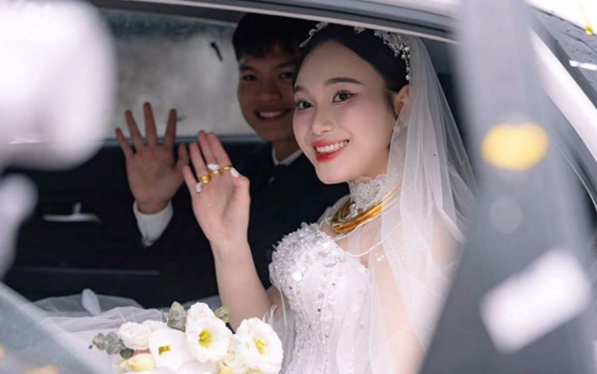 Hồ Văn Cường công khai ảnh bên vợ, đẹp đôi 10 phân vẹn 10