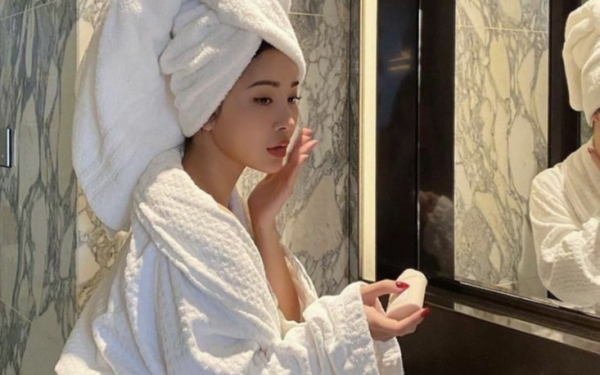 Người phụ nữ mắc ung thư nội mạc tử cung vì kiểu dưỡng da, "chống già" chị em nào cũng khen nức nở