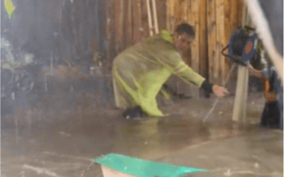Xây biệt thự có suối tự nhiên chảy bên trong, Lê Dương Bảo Lâm không lường trước nổi thảm kịch kinh hoàng mùa lũ