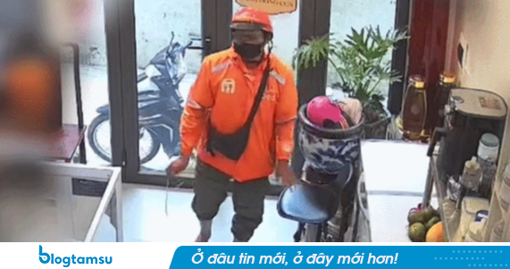Shipper đến lấy đơn hàng bỗng đòi mở tủ đông, diễn biến sau đó khiến chủ nhà phải đăng camera lên cho 