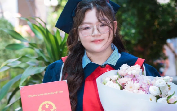 Thủ khoa khối B00 học 15 tiếng mỗi ngày, chia sẻ "chiến thuật" ôn thi cực "rát"