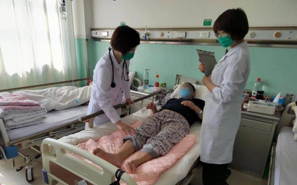 Ăn thịt kho với dưa chuột, người đàn ông 52 tuổi đột quỵ, tử vong: Bác sĩ cảnh báo thói quen "cực độc"