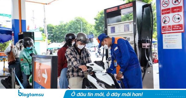 Giá dầu thế giới lao dốc, xăng dầu trong nước chờ điều chỉnh vào chiều nay
