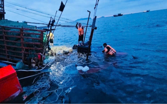 Chìm tàu cá ở Cô Tô do giông lốc, trên tàu có 7 ngư dân