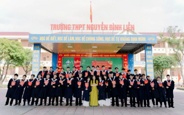 Một lớp không chuyên ở Hà Tĩnh có 9 em đạt điểm 10 môn Toán thi tốt nghiệp THPT: Hiệu trưởng lên tiếng