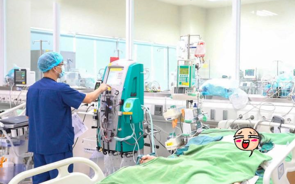 Bé trai 6 tuổi ngừng tim ngay trong buổi học bơi