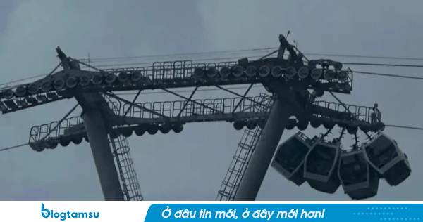 Cabin cáp treo va chạm ở độ cao 61 mét, 16 người mắc kẹt hơn một giờ